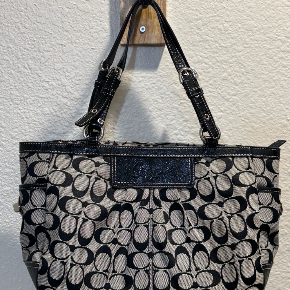 Coach Black and Cream Shoulder Bag